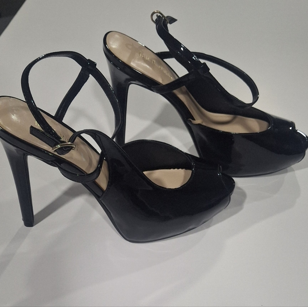 Nine West Hanken Peep Toe Sandals. 5" high- heels